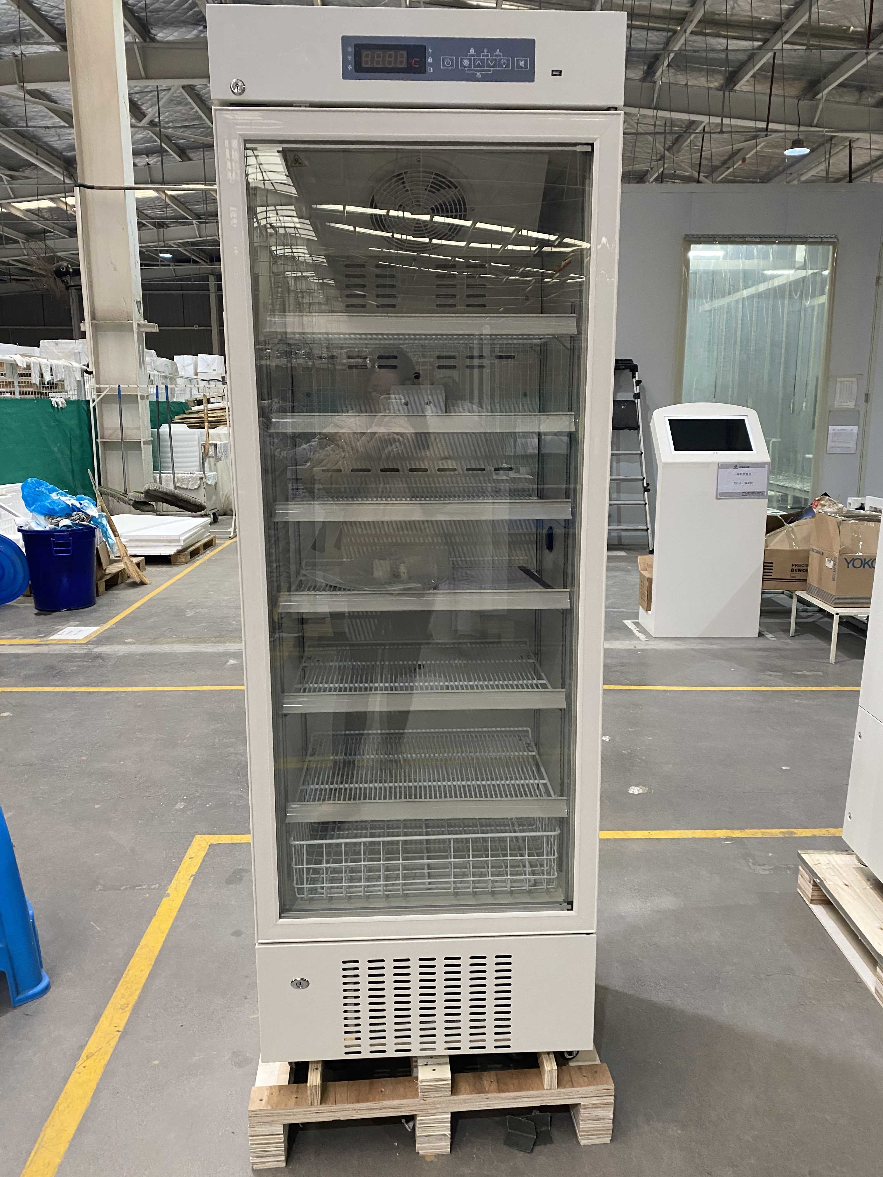 Air Cooling 315L Pharmaceutical Grade Refrigerator With USB Port Test Hole